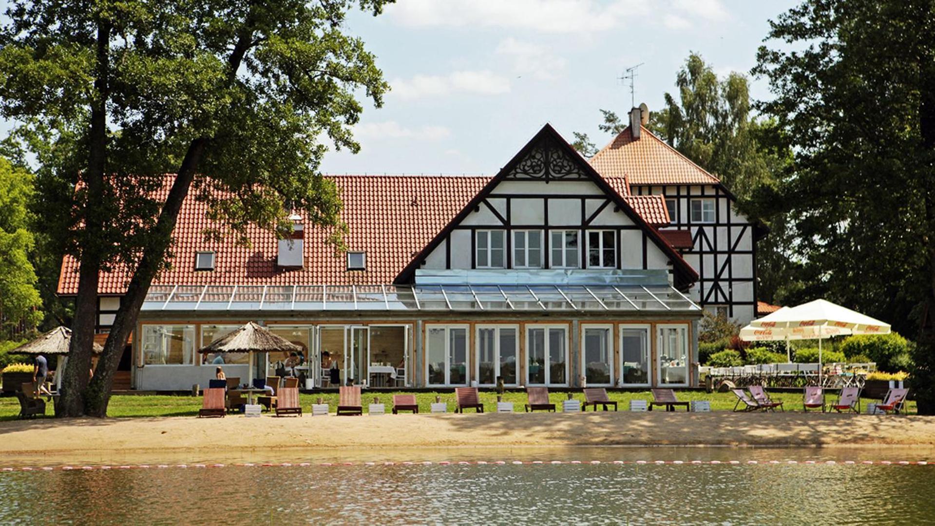 Jabłoń Lake Resort Pisz Eksteriør bilde